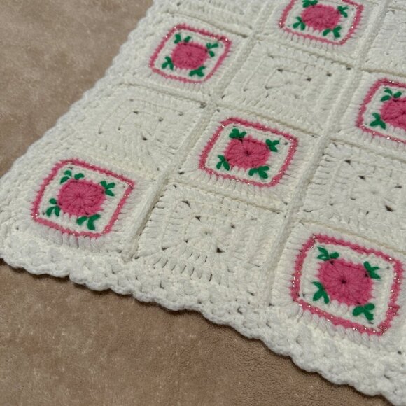 Baby Doll handmade Crochet blanket rose pattern with metallic bling yarn girl sm - Picture 2 of 7